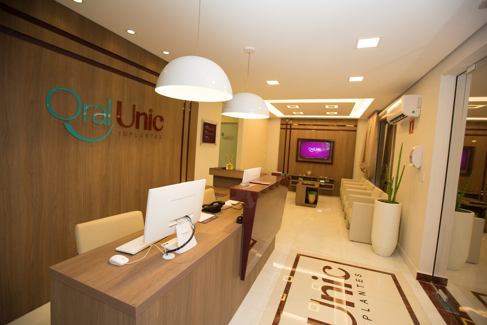 Recepção moderna da Oral Unic Campo Grande